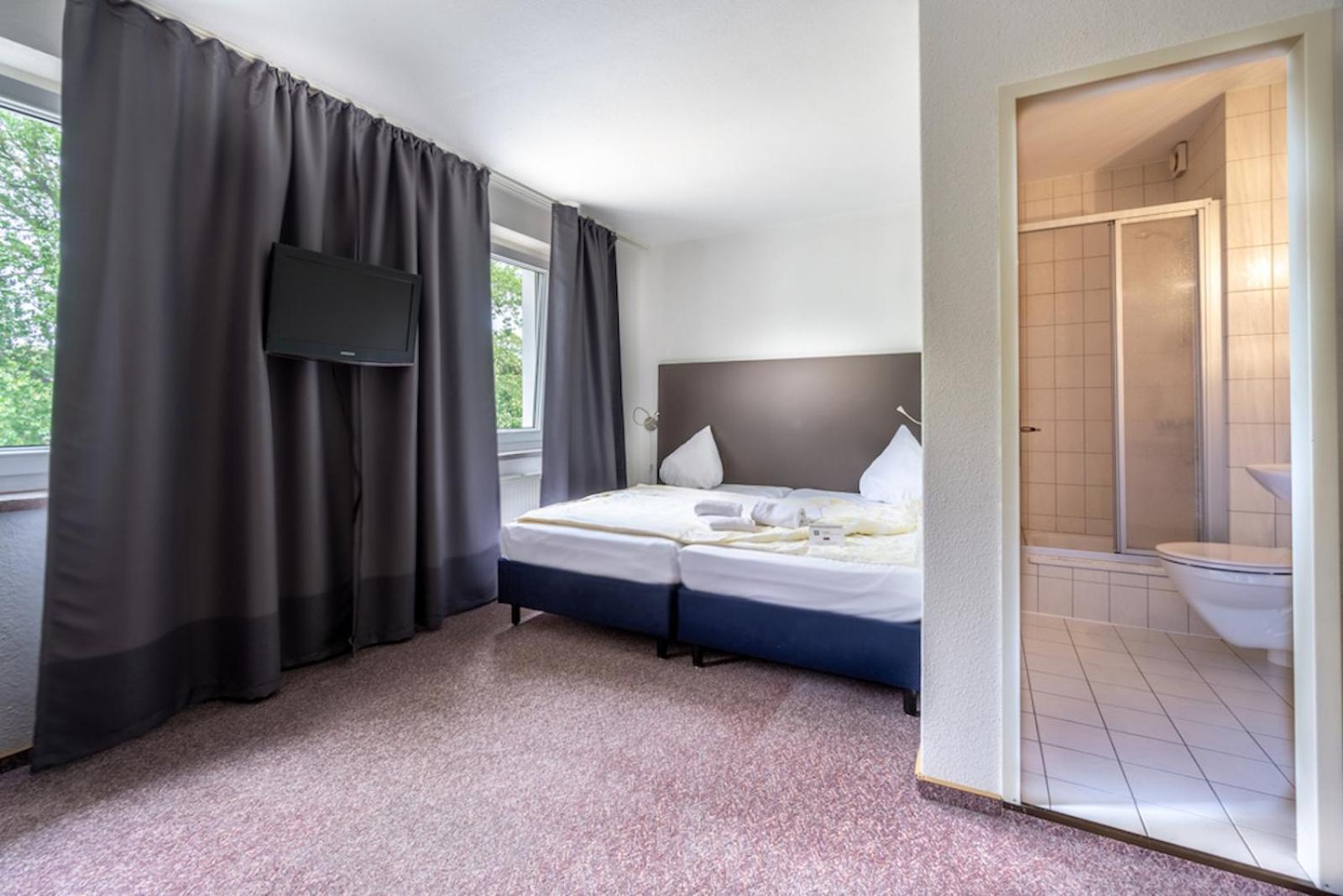 Sl'Otel Budget Bernburg Exteriör bild
