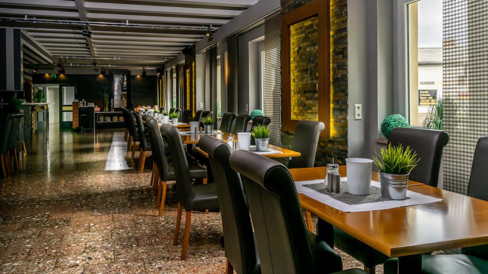 Sl'Otel Budget Bernburg Exteriör bild