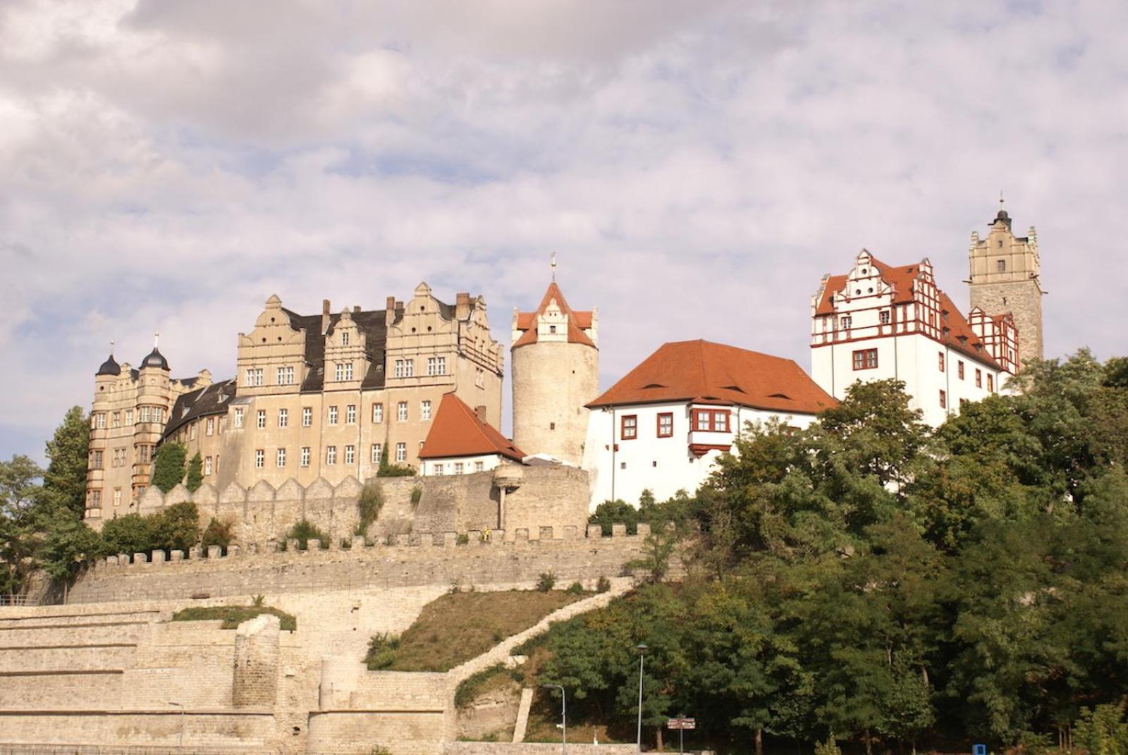 Sl'Otel Budget Bernburg Exteriör bild