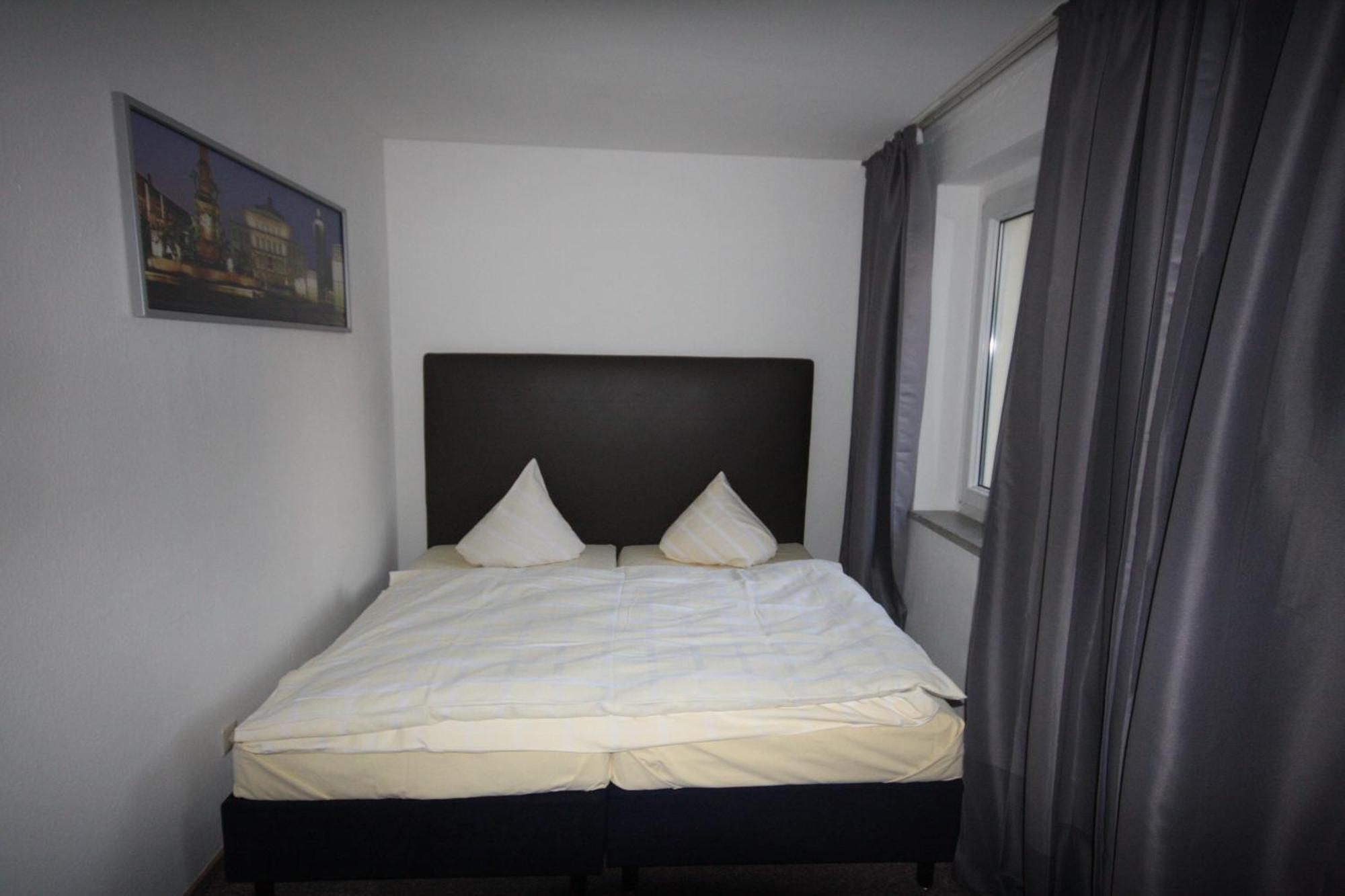 Sl'Otel Budget Bernburg Rum bild
