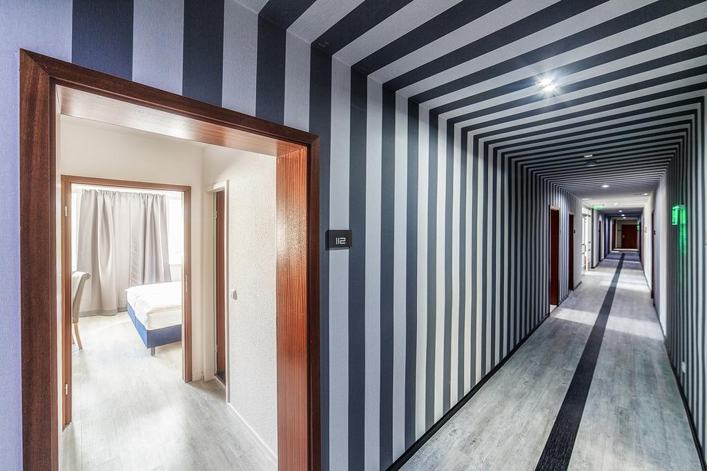 Sl'Otel Budget Bernburg Rum bild