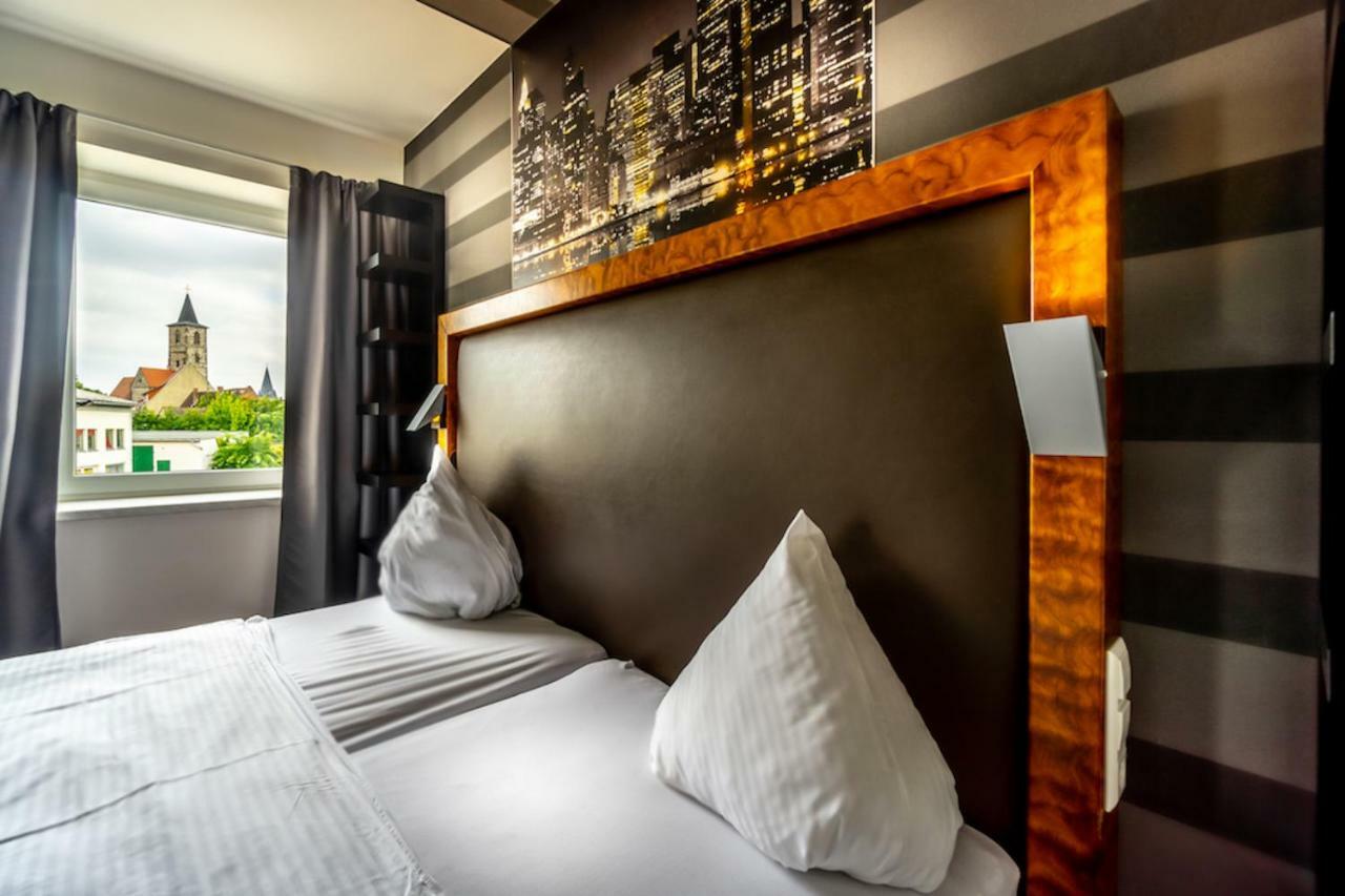 Sl'Otel Budget Bernburg Exteriör bild